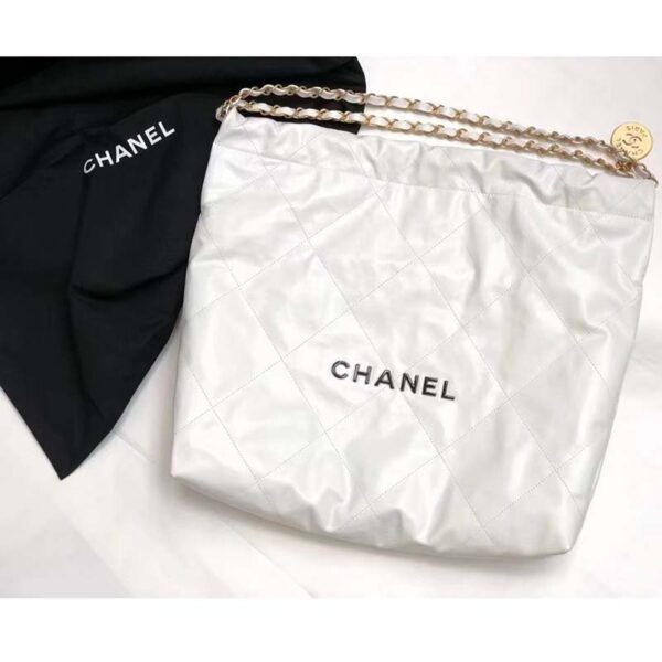 Chanel Women 22 Large Handbag Calfskin Gold-Tone Lacquered Metal White (6)