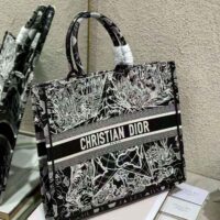 Dior Women Book Tote Black and White Dior Around the World Embroidery (1)