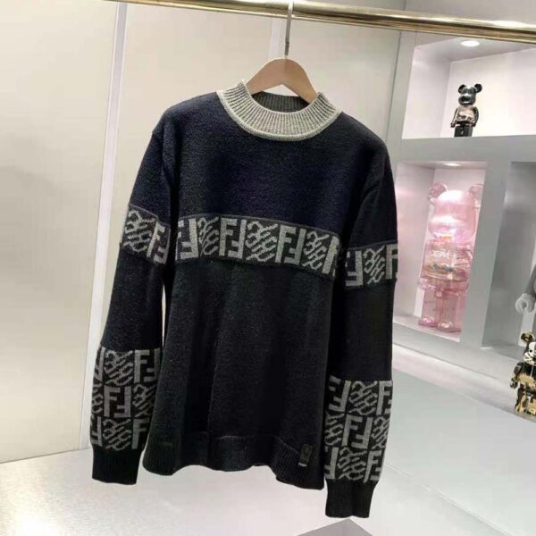 Fendi Men Black wool Sweater with High Collar and Long Sleeves (2)