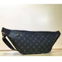 Louis Vuitton LV Men Discovery Bumbag PM Grey Monogram Eclipse Canvas (3)