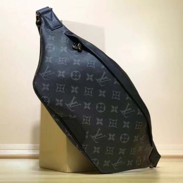 Louis Vuitton LV Men Discovery Bumbag PM Grey Monogram Eclipse Canvas (4)