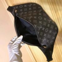 Louis Vuitton LV Men Discovery Bumbag PM Grey Monogram Eclipse Canvas (3)