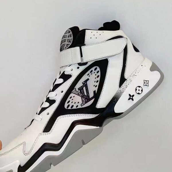 Louis Vuitton LV Unisex Trainer 2 Sneaker White Calf Leather Rubber Outsole (3)
