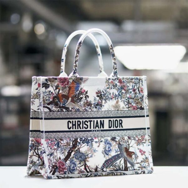 Dior Women CD Large Book Tote Ecru Multicolor Jardin D’Hiver Embroidery (12)