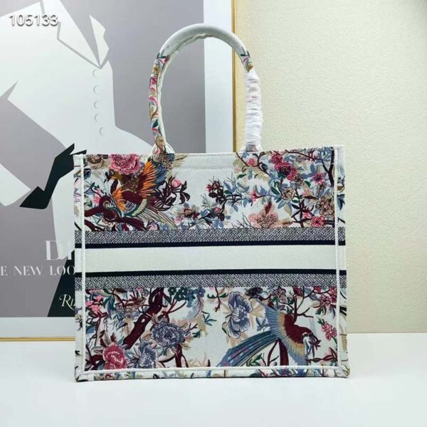 Dior Women CD Large Book Tote Ecru Multicolor Jardin D’Hiver Embroidery (7)