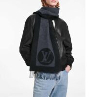 Louis Vuitton Unisex LV Cardiff Scarf Two-Tone Monogram Flower (1)