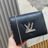 Louis Vuitton Women LV Twist Belt Chain Pouch Black Silver Epi Grained Cowhide Leather (4)