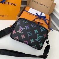 Louis Vuitton LV Unisex Comet Messenger PM Black Borealis Calf Cowhide Leather (2)