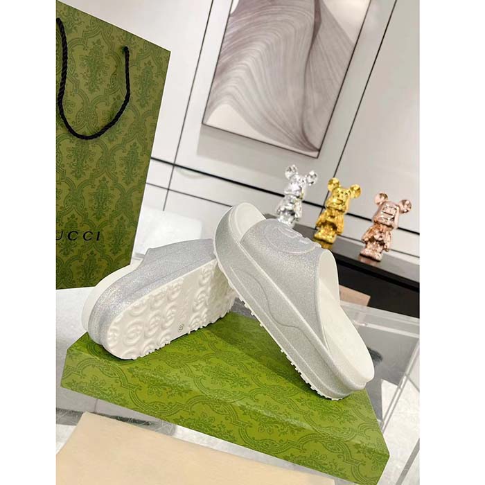 Gucci Unisex GG Interlocking G Slide Sandal Metallic Silver Rubber Low 4.3 CM Heel (2)