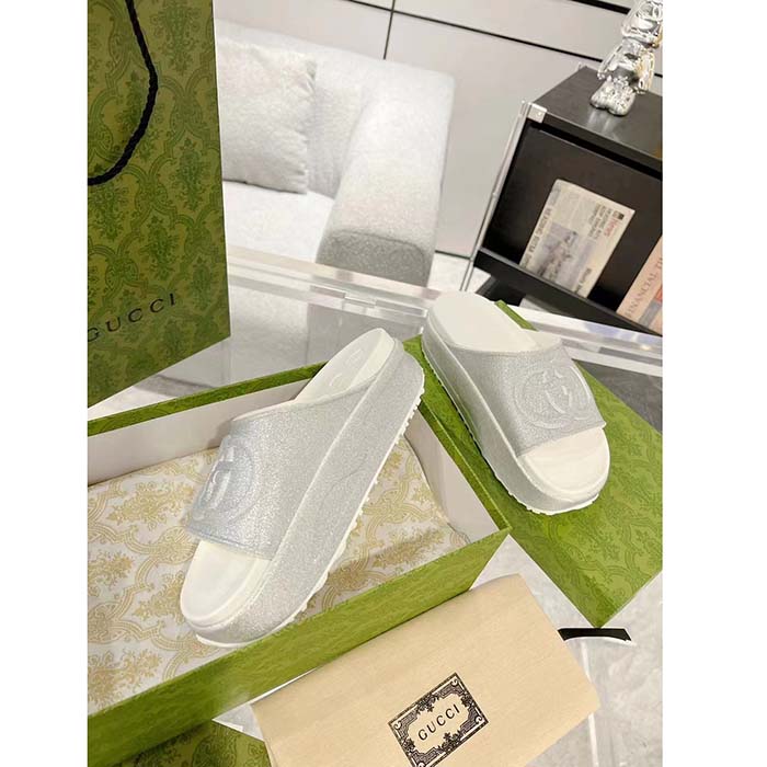 Gucci Unisex GG Interlocking G Slide Sandal Metallic Silver Rubber Low 4.3 CM Heel (3)