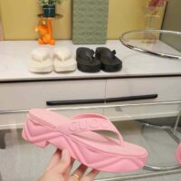 Gucci Women GG Thong Platform Slide Sandal Pink Rubber Mid 5 CM Heel (7)