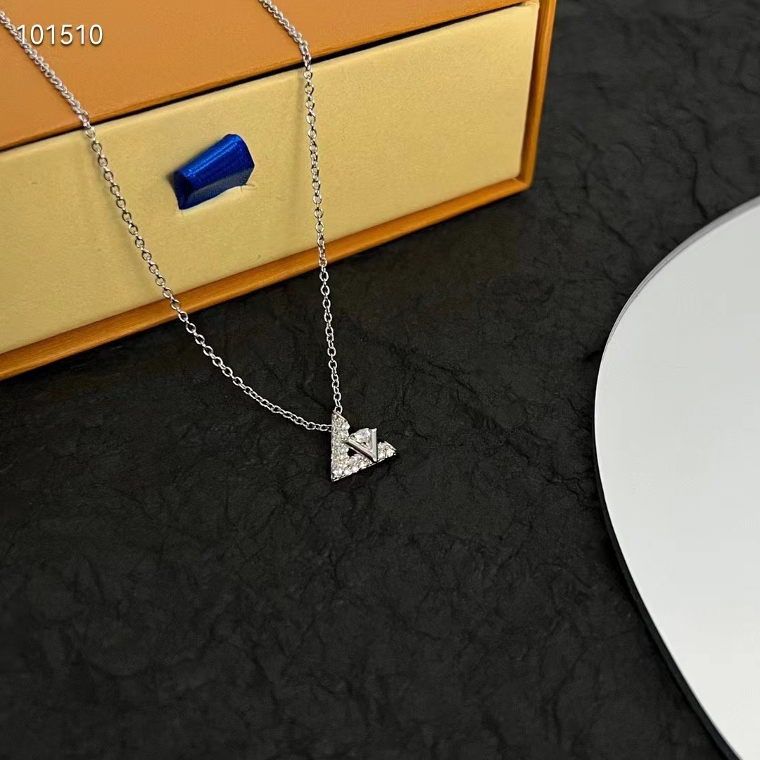 Louis Vuitton Unisex LV Volt One Pendant White Gold 36 Diamonds 0.16 CT (4)