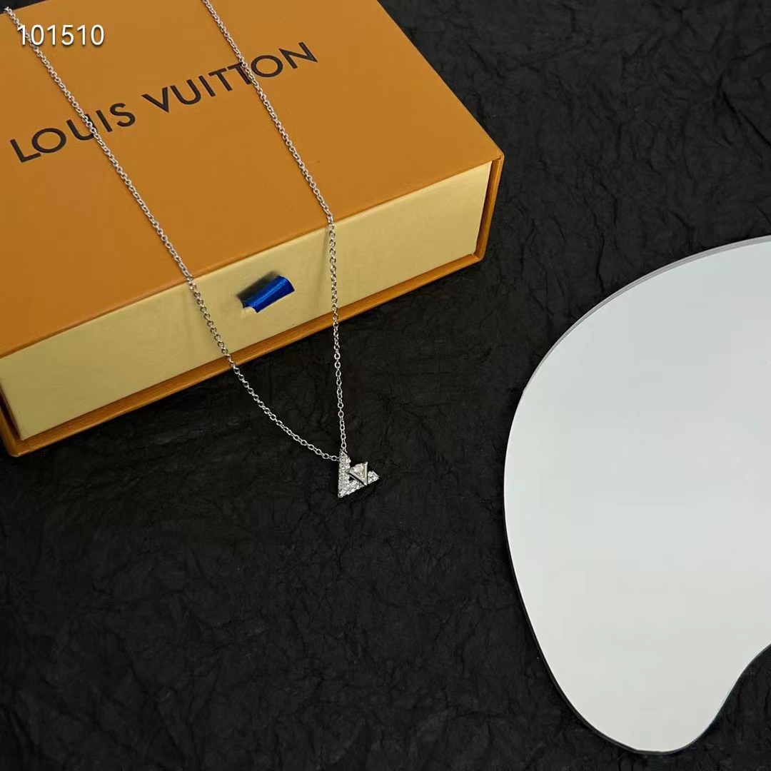 Louis Vuitton Unisex LV Volt One Pendant White Gold 36 Diamonds 0.16 CT (8)