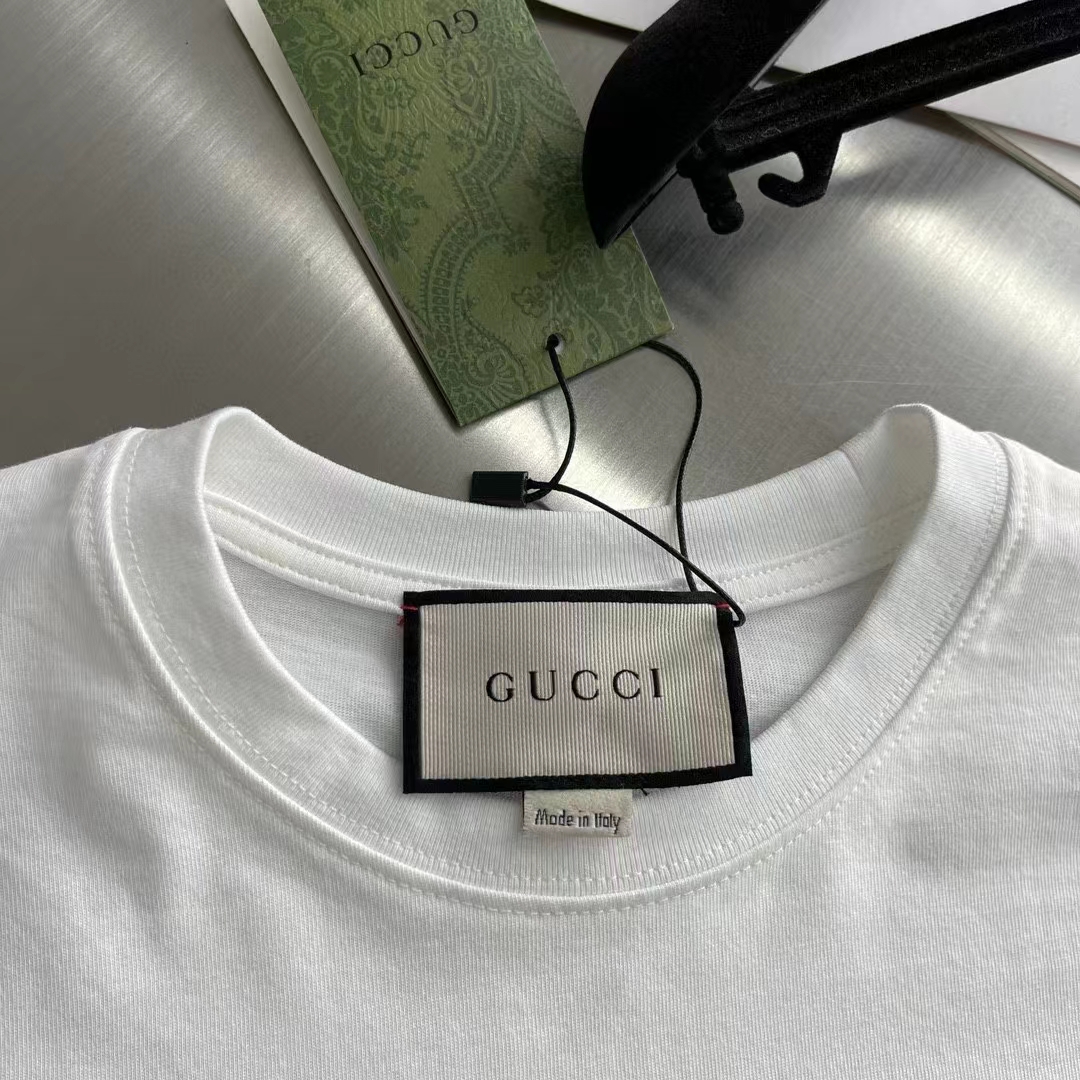 Gucci Men GG Cotton Jersey Interlocking Graffiti T-Shirt Off White Crewneck Dropped Shoulder Short Sleeves (3)