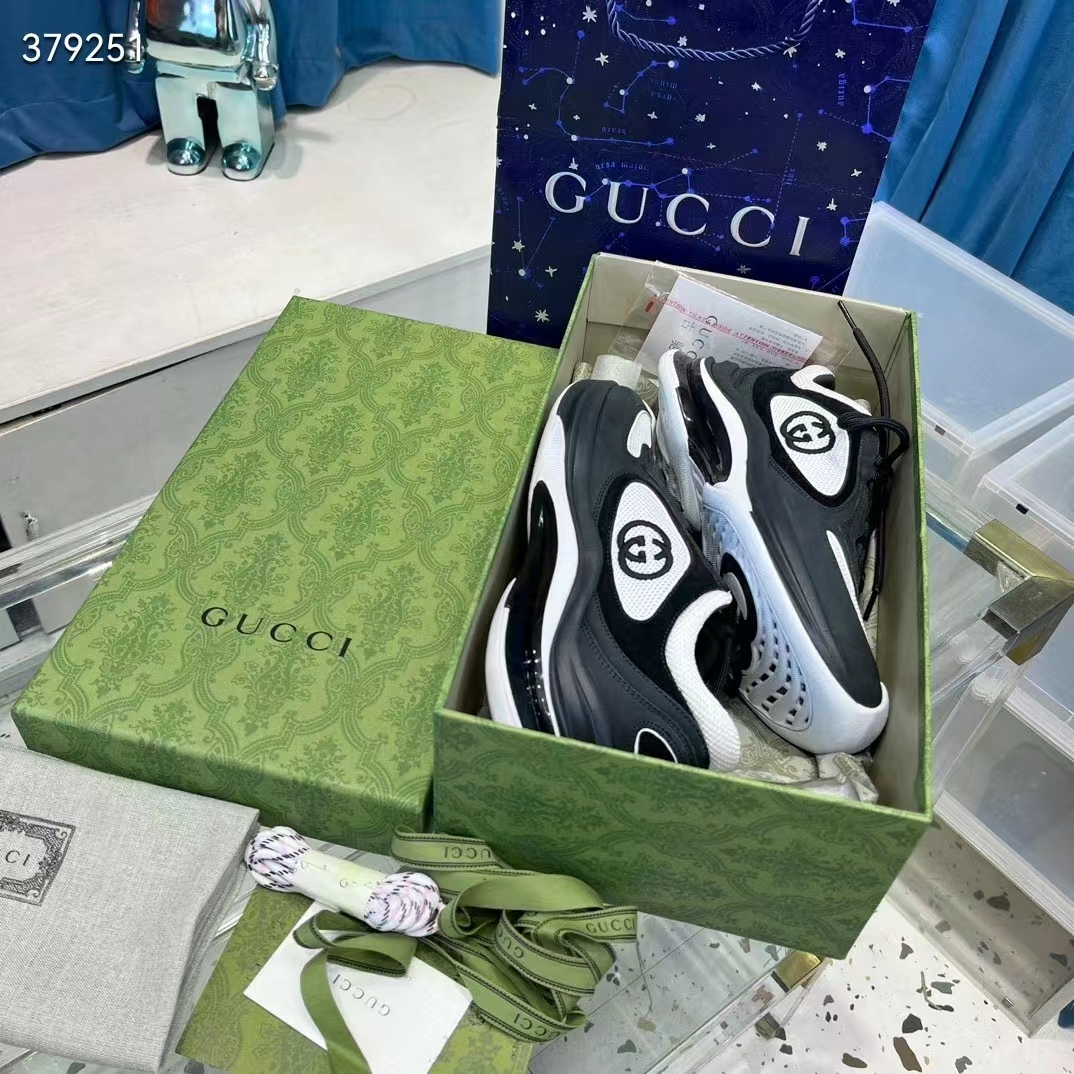 Gucci Unisex GG Run Sneaker Black Suede Interlocking G Bi-Color Rubber Lace-Up Low-Heel (6)