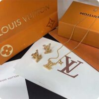 Louis Vuitton Women LV Iconic Pearls Necklace Pearl-Encrusted LV Initials Monogram Flower Charms (5)