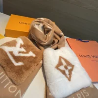 Louis Vuitton Unisex Cold Reykjavik Scarf-Beige M74354