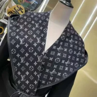 Louis Vuitton LV Women Hooded Wrap Coat-Black and White 1A4PE7