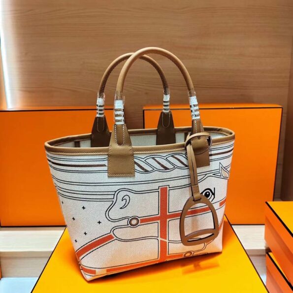 Hermes Unisex Steeple 25 Cais Ecru Tote Bag-Brown H083877CKAA