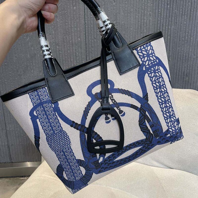 Hermes Unisex Steeple 25 Ecru Tote Bag-Blue H084312CKAB