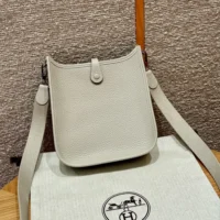Hermes Women Evelyne 16 Amazone in Clemence Leather-Beige