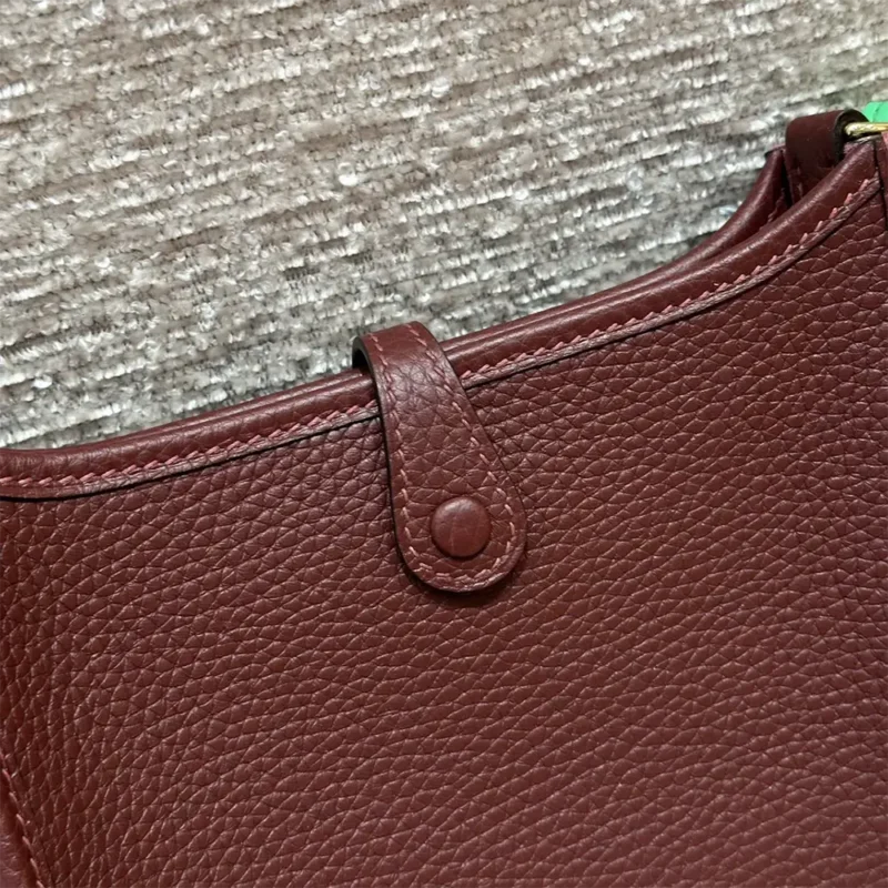 Hermes Women Evelyne 16 Amazone in Clemence Leather-Maroon