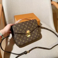 Louis Vuitton LV Women Pochette Metis Monogram M44875