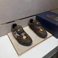Louis Vuitton Unisex LV Footprint Soccer-Brown 1AHTXU