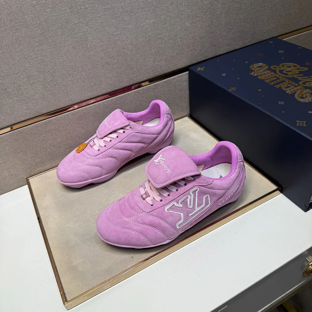 Louis Vuitton Unisex LV Footprint Soccer-Pink 1AHTYE (3) Louis Vuitton Unisex LV Footprint Soccer-Pink 1AHTYE