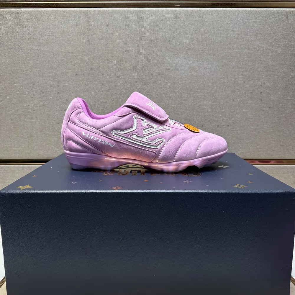 Louis Vuitton Unisex LV Footprint Soccer-Pink 1AHTYE (4) Louis Vuitton Unisex LV Footprint Soccer-Pink 1AHTYE