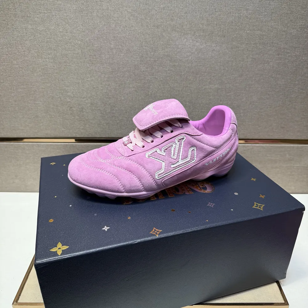 Louis Vuitton Unisex LV Footprint Soccer-Pink 1AHTYE (5) Louis Vuitton Unisex LV Footprint Soccer-Pink 1AHTYE