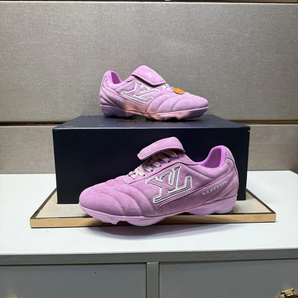 Louis Vuitton Unisex LV Footprint Soccer-Pink 1AHTYE (6) Louis Vuitton Unisex LV Footprint Soccer-Pink 1AHTYE