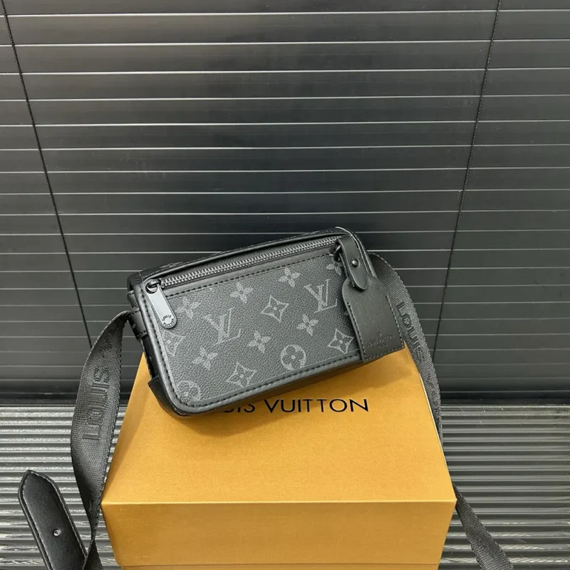Louis Vuitton LV Men Bosphore Wearable Wallet Monogram Eclipse-Black M12599