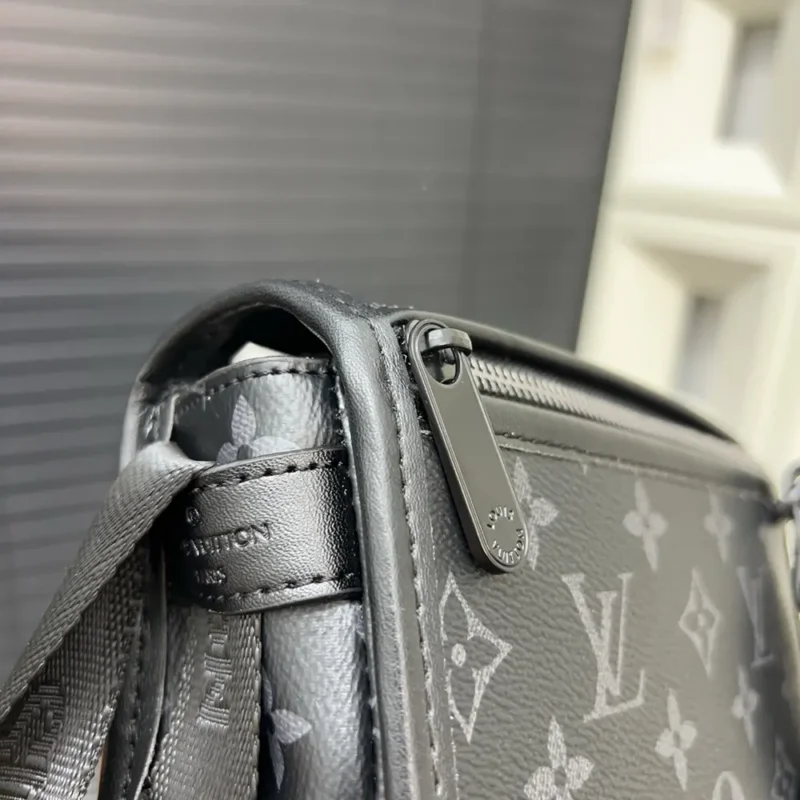 Louis Vuitton LV Men Bosphore Wearable Wallet Monogram Eclipse-Black M12599