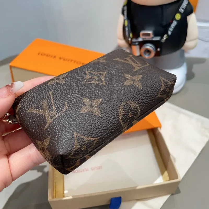 Louis Vuitton LV Unisex Key Pouch Monogram M62650